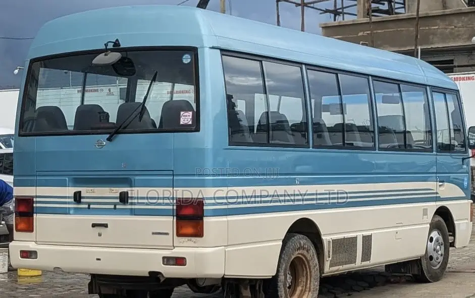 Nissan Civilian 1995