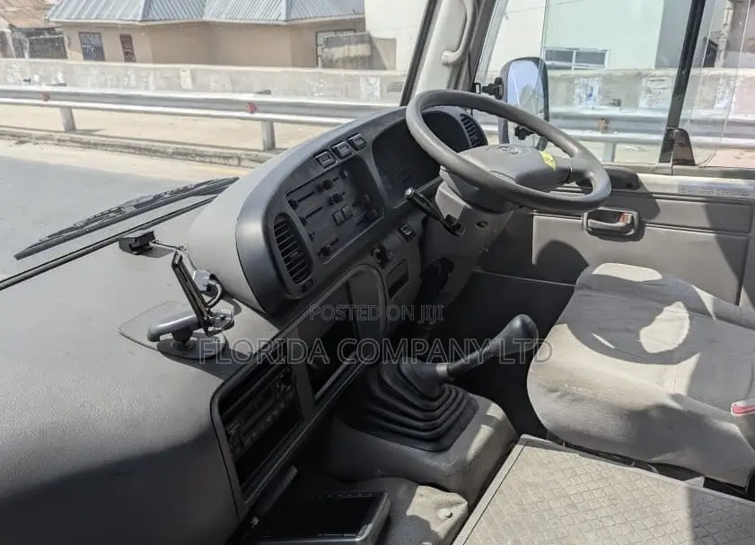 Toyota Coaster 2005