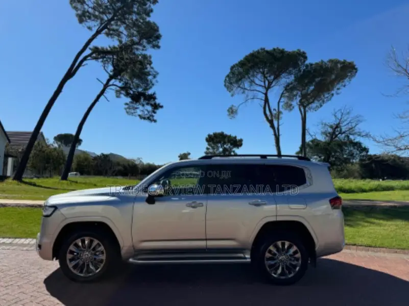 New Toyota Land Cruiser 2026 Silver