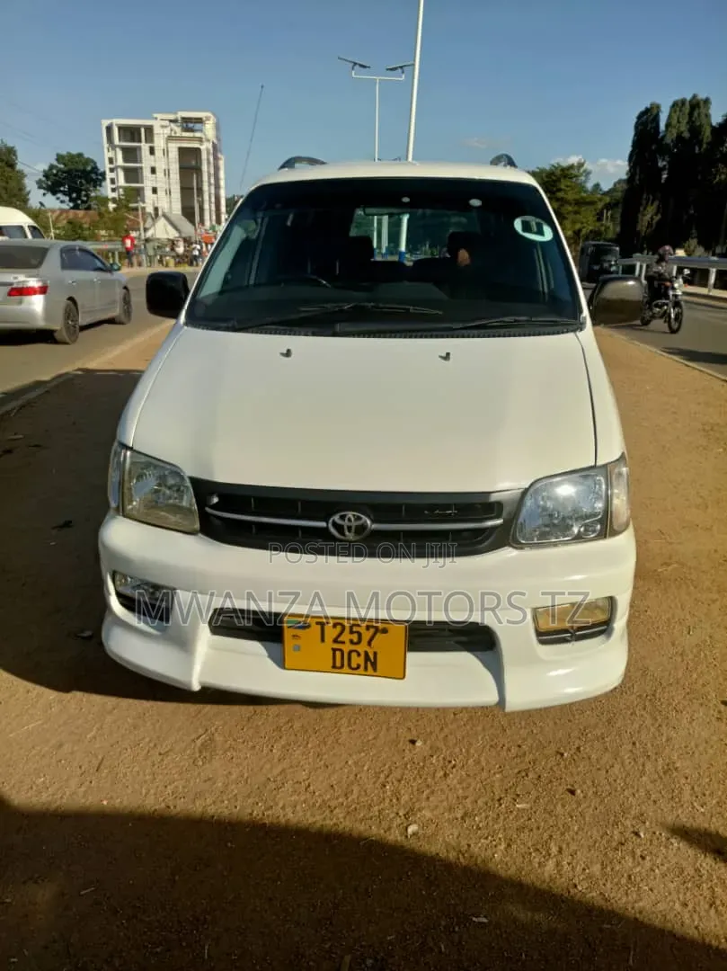 Toyota Noah 2002 Pearl