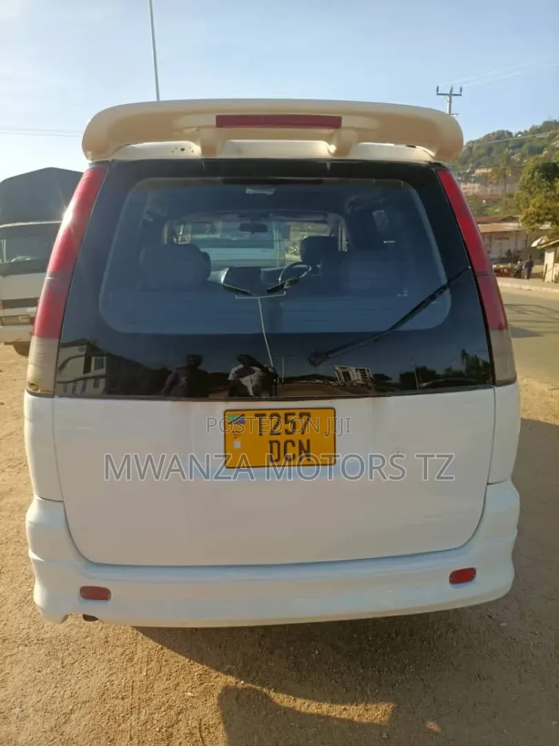 Toyota Noah 2002 Pearl