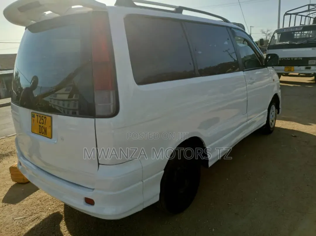 Toyota Noah 2002 Pearl