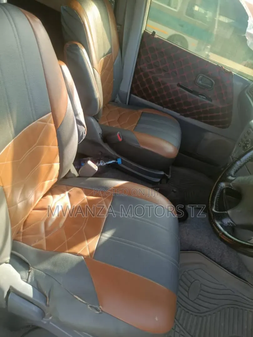 Toyota Noah 2002 Pearl