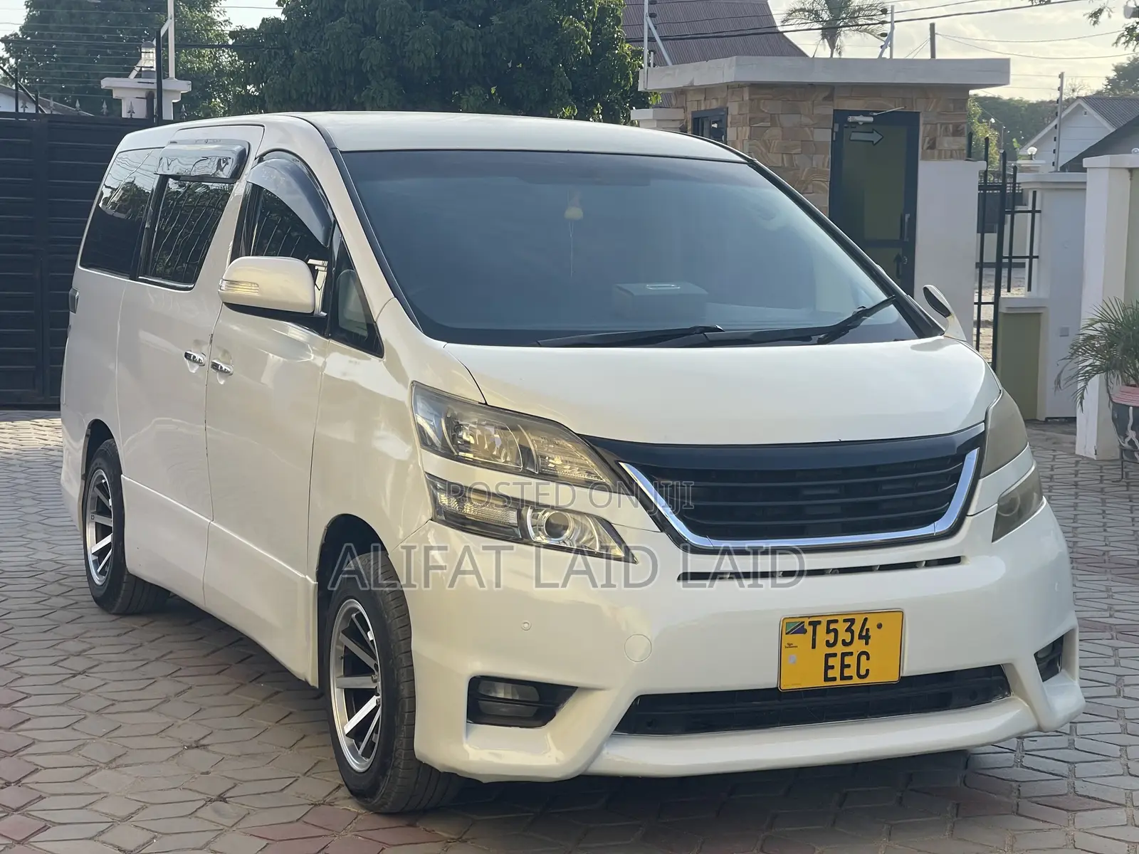 Toyota Alphard 2010 White