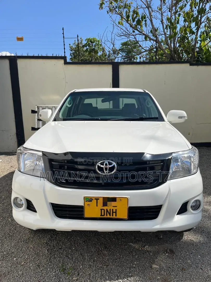 Toyota Hilux 2015 White