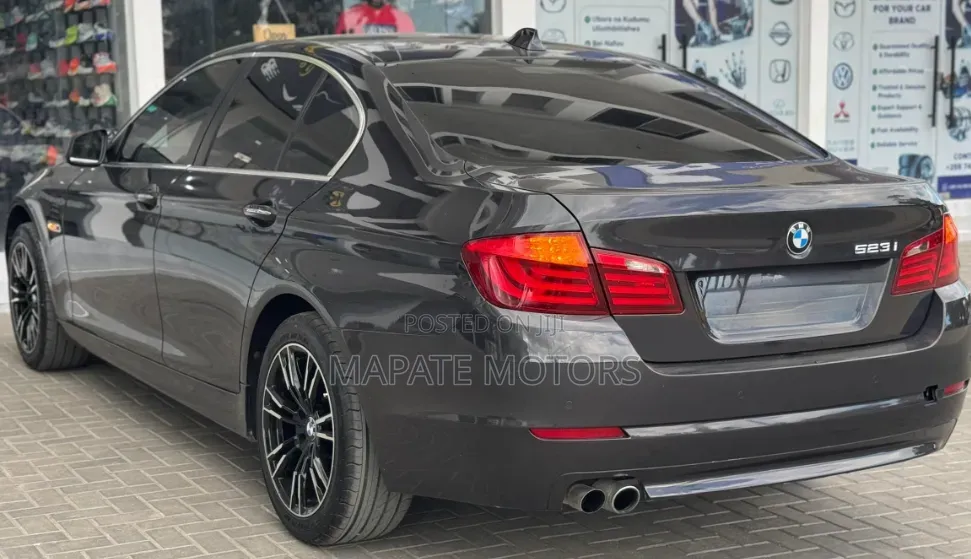 BMW 5 Series 528i 2013 Gray