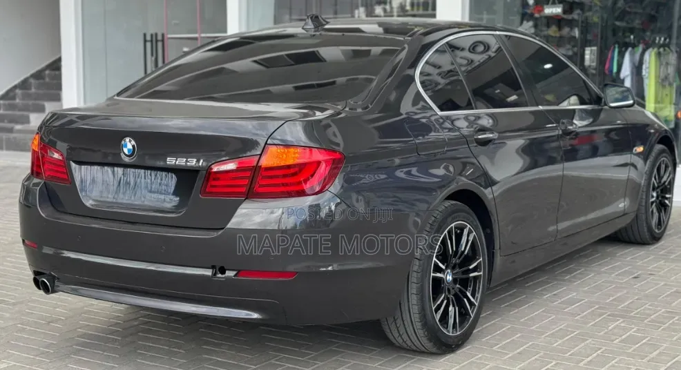 BMW 5 Series 528i 2013 Gray