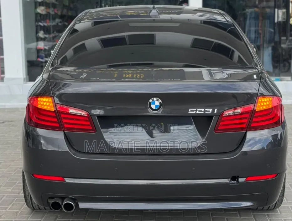 BMW 5 Series 528i 2013 Gray