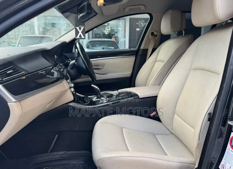 BMW 5 Series 528i 2013 Gray