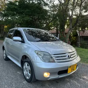 Toyota IST 2005 Silver