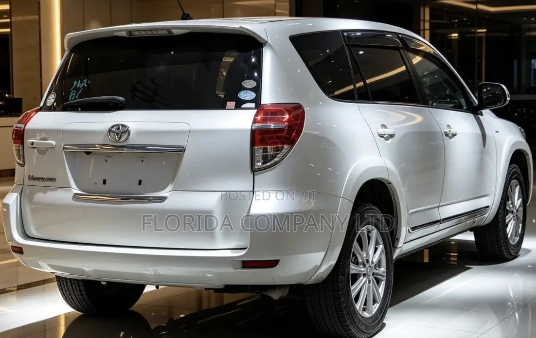 Toyota Vanguard 2012 White