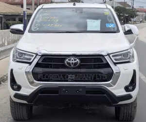 Toyota Hilux 2018 White