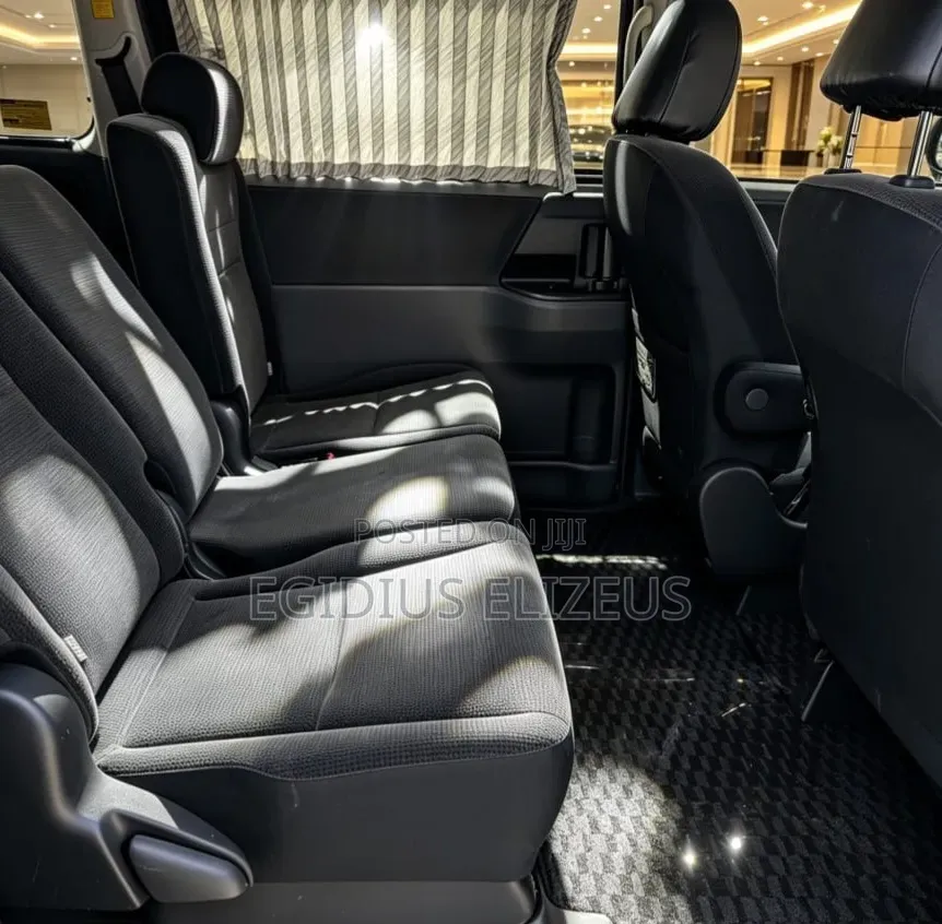 Toyota Noah 2008 Silver