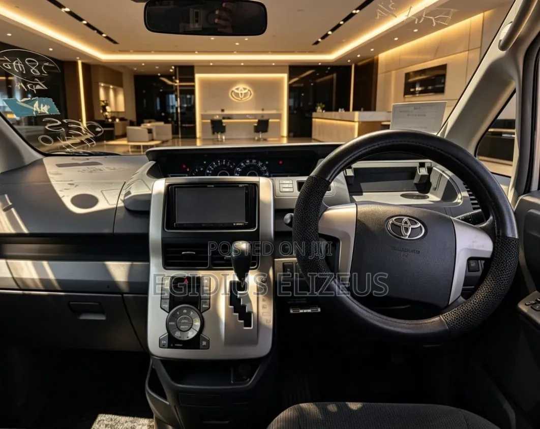 Toyota Noah 2008 Silver