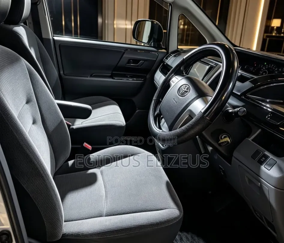 Toyota Noah 2008 Silver