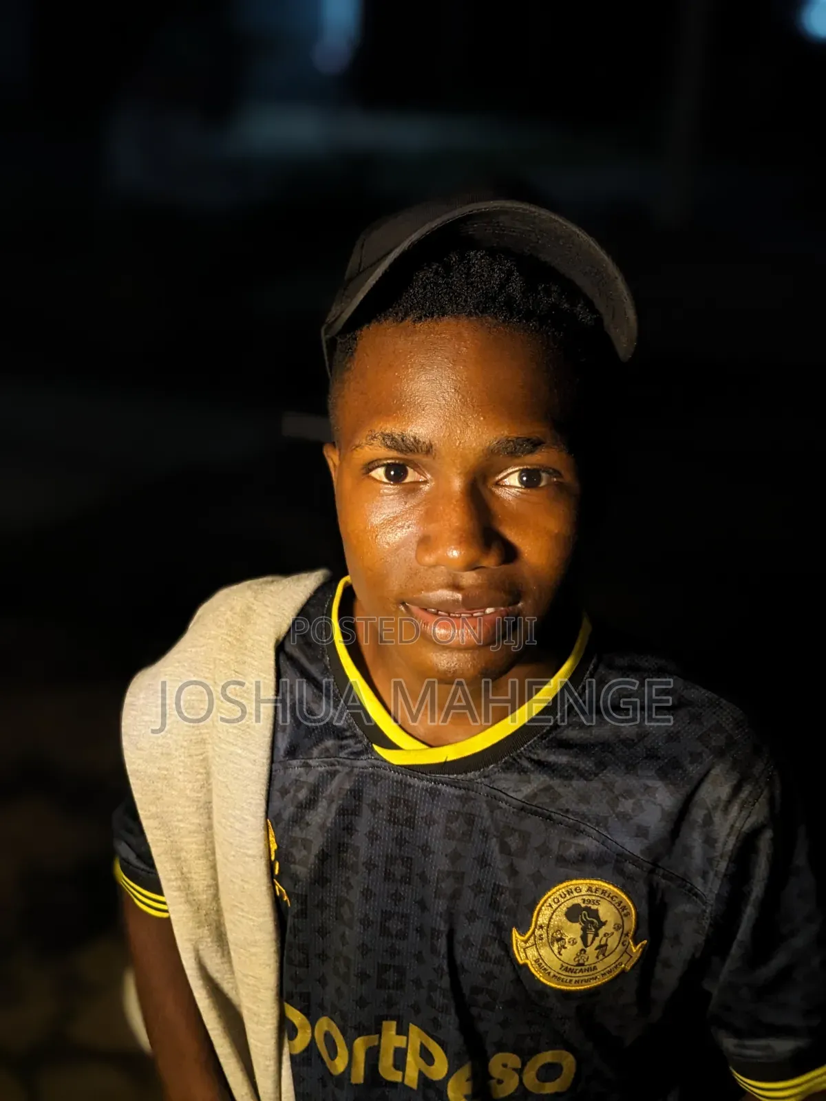 Naomba Kazi Yeyote Me Nafanya