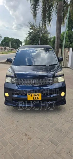 Toyota Noah 2005 Blue