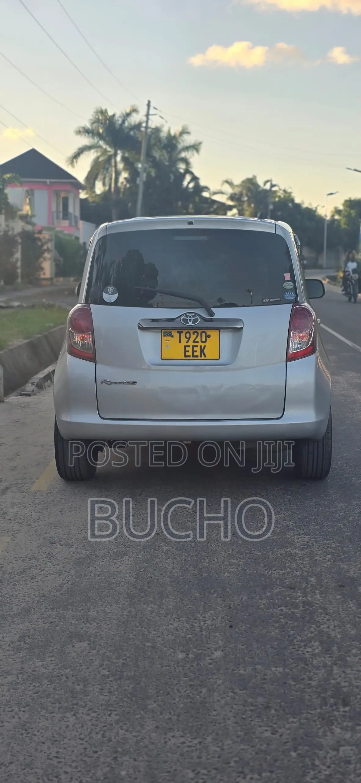 Toyota Ractis 2010 Silver
