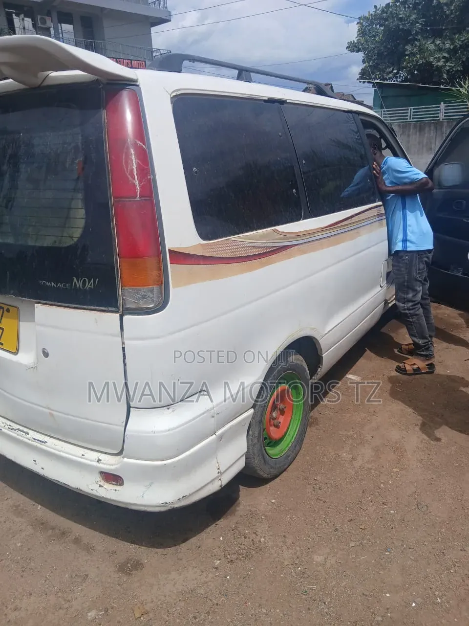 Toyota Noah 2002 White