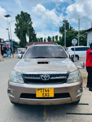 Toyota Fortuner 2015 Gold