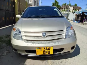 Toyota IST 2004 Gold