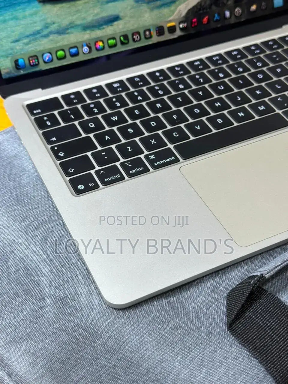 New Laptop Apple MacBook Air 2025 M4 13-inch 24GB Apple M4 SSD 512GB