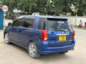 Toyota Raum 2005 Blue