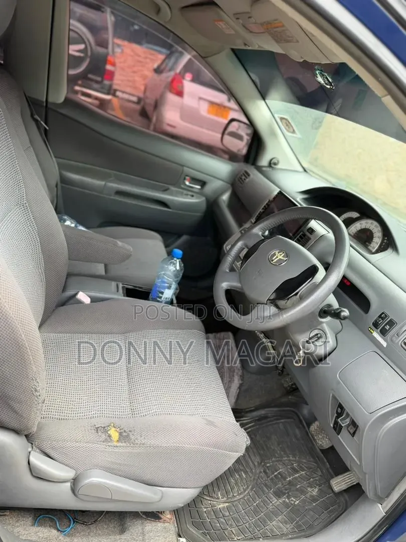 Toyota Raum 2005 Blue