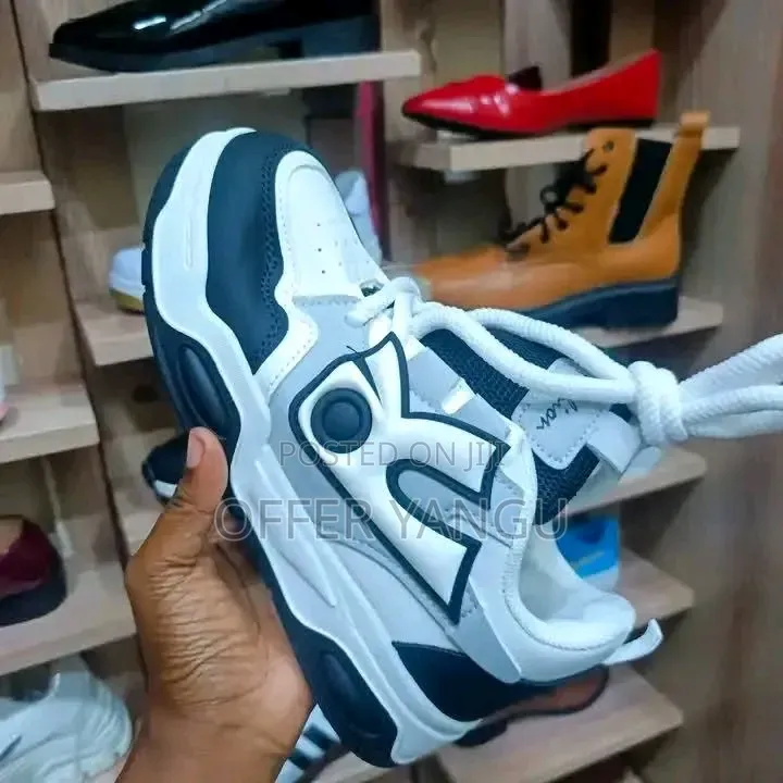 Ogiy Retro Casual Sneakers