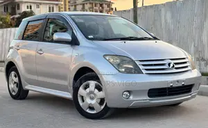Toyota IST 2005 Silver