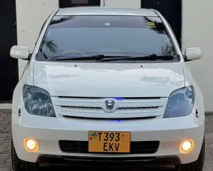 Toyota IST 2003