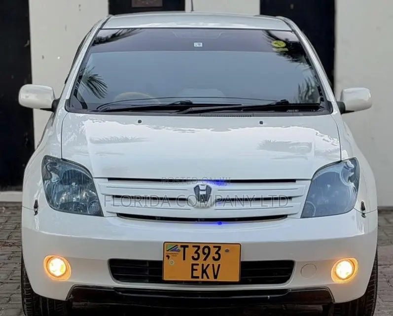 Toyota IST 2003