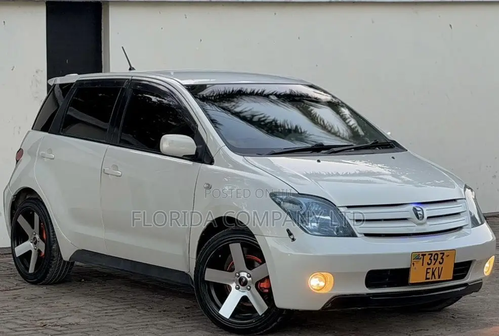 Toyota IST 2003