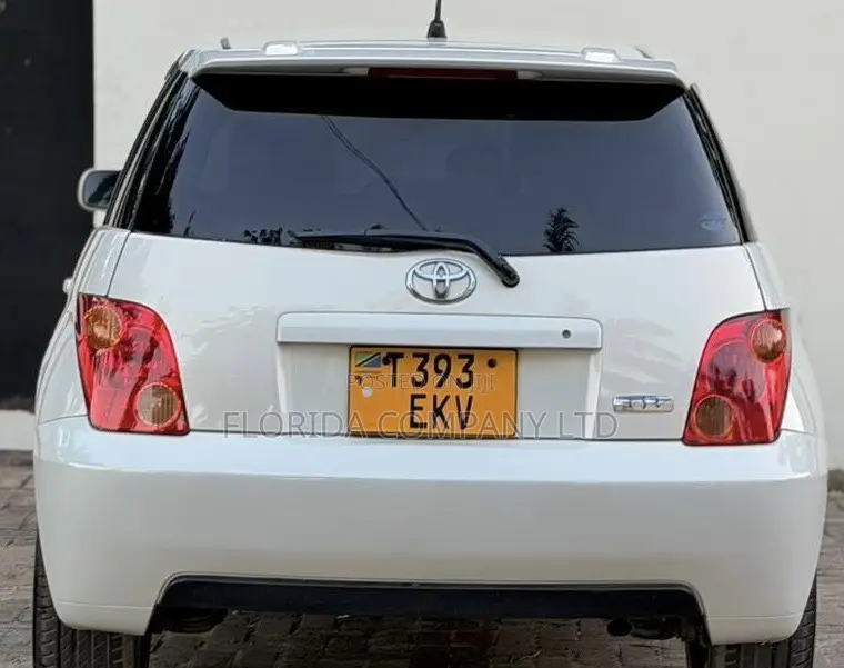 Toyota IST 2003