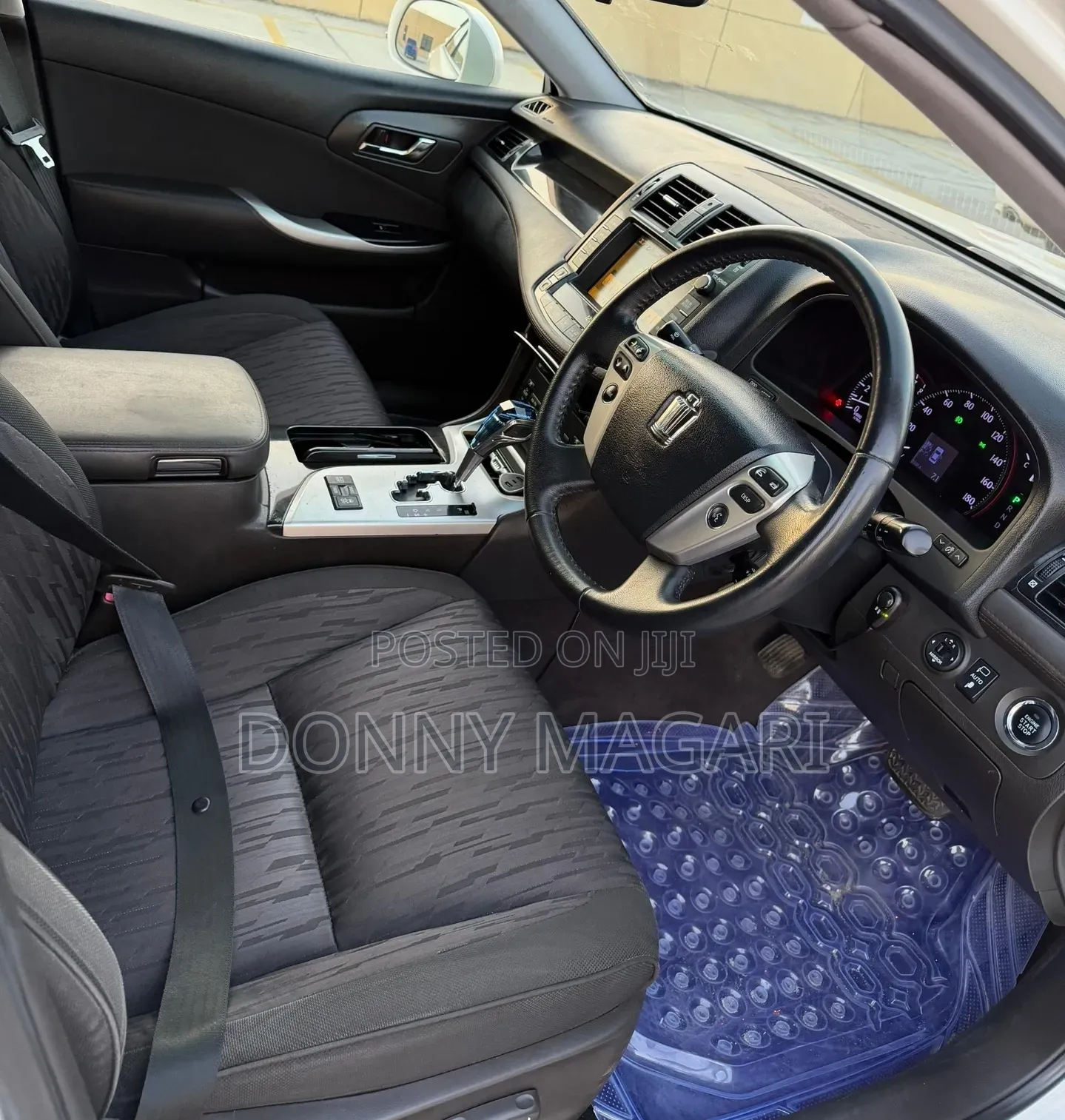 Toyota Crown 2010 White