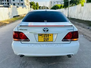 Toyota Crown 2006 White