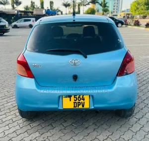 Toyota Vitz 2004 Blue