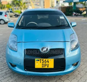 Toyota Vitz 2004 Blue