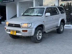 Toyota Hilux Surf 2.7 SSR 2001 White