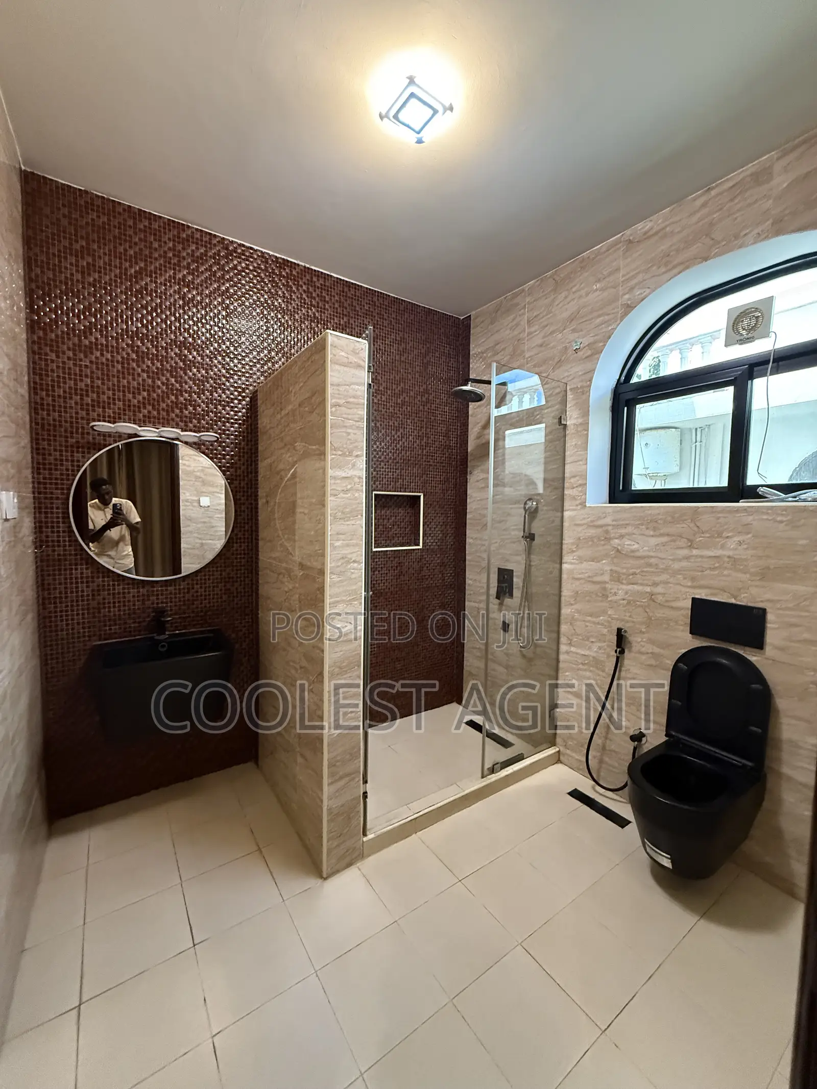 Furnished 4bdrm Villa in Coolest Estate for rent