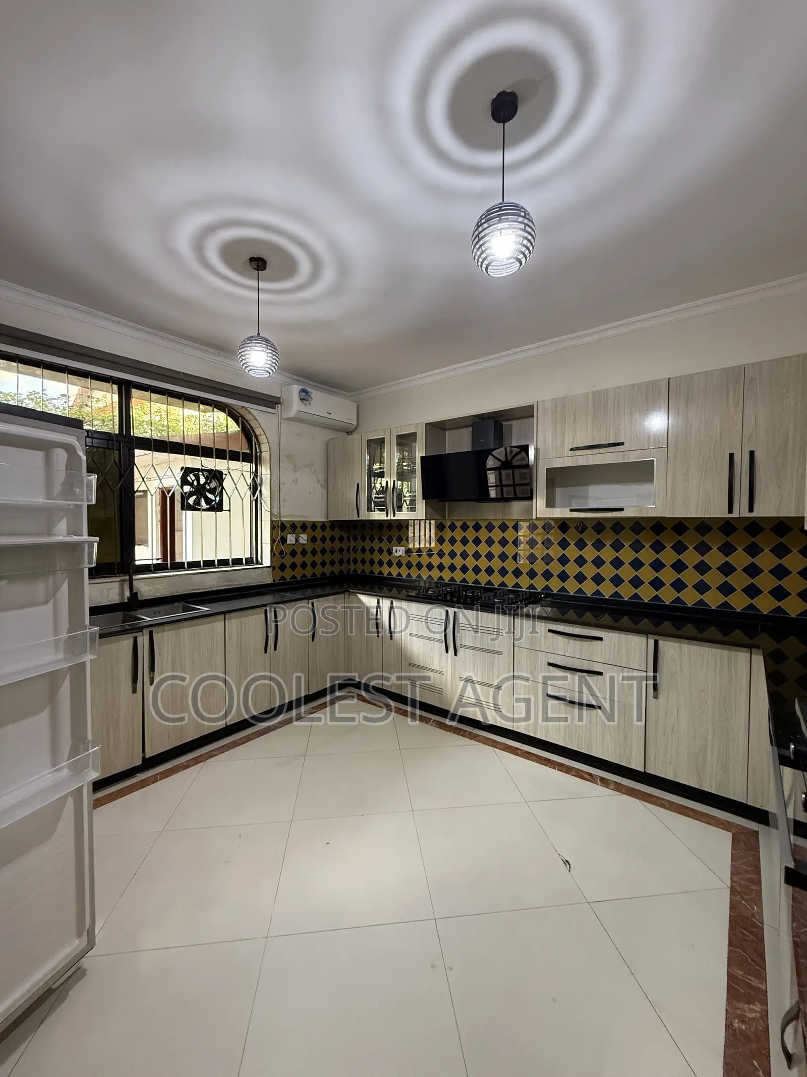 Furnished 4bdrm Villa in Coolest Estate for rent