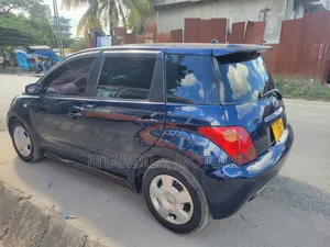 Toyota IST 2004 Blue