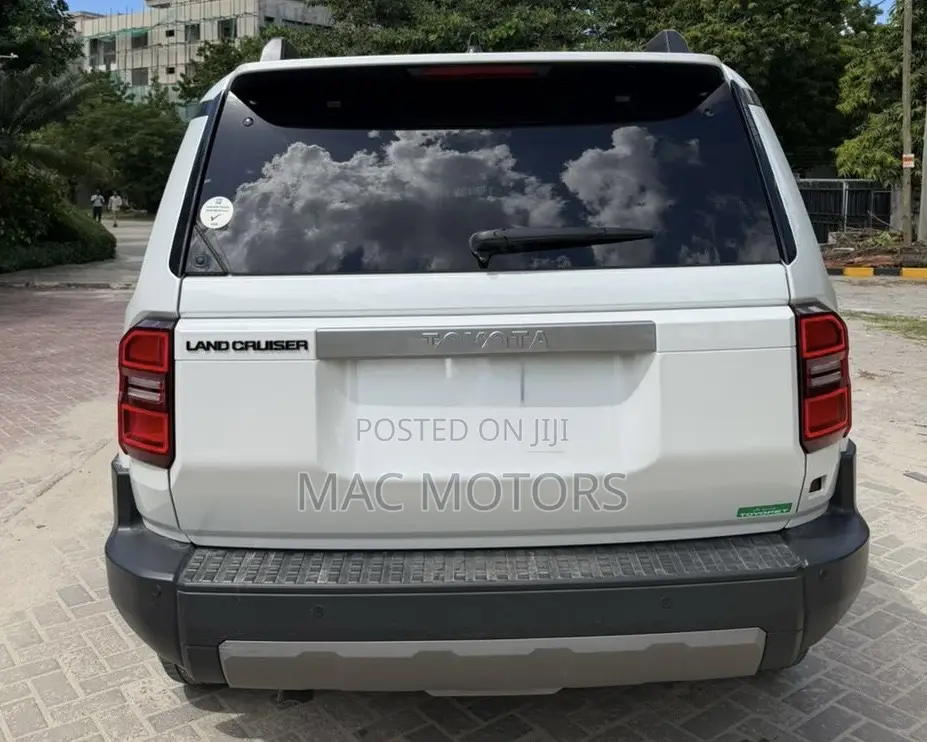 Toyota Land Cruiser Prado 2.8 2024 White