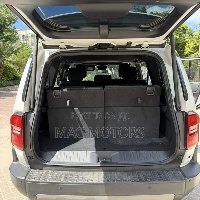 Toyota Land Cruiser Prado 2.8 2024 White