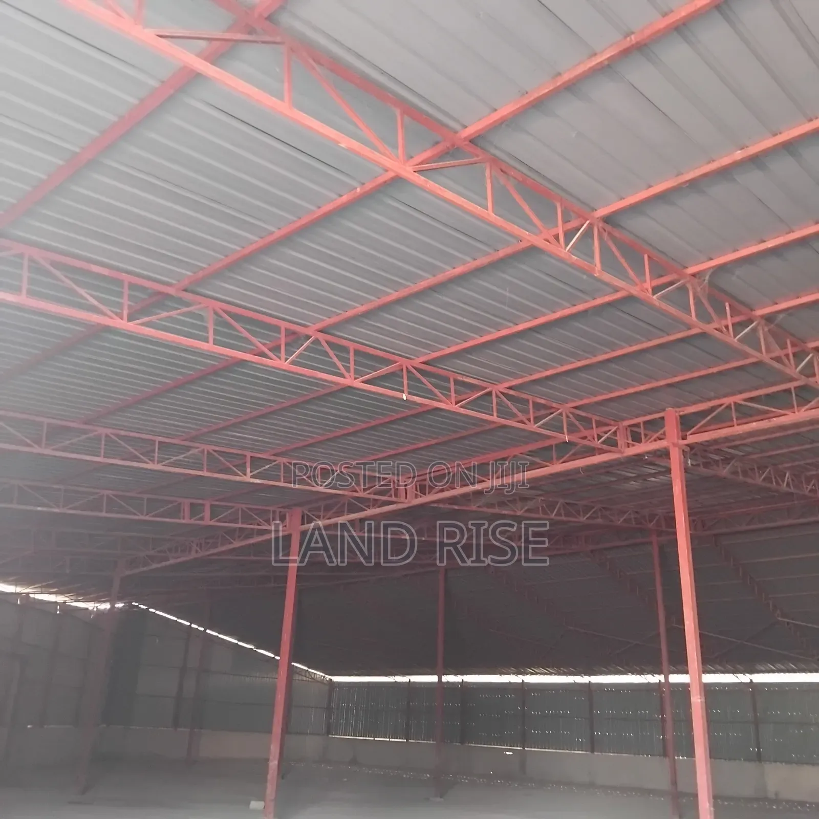  SQM Warehouse