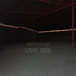 SQM Warehouse