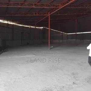  SQM Warehouse