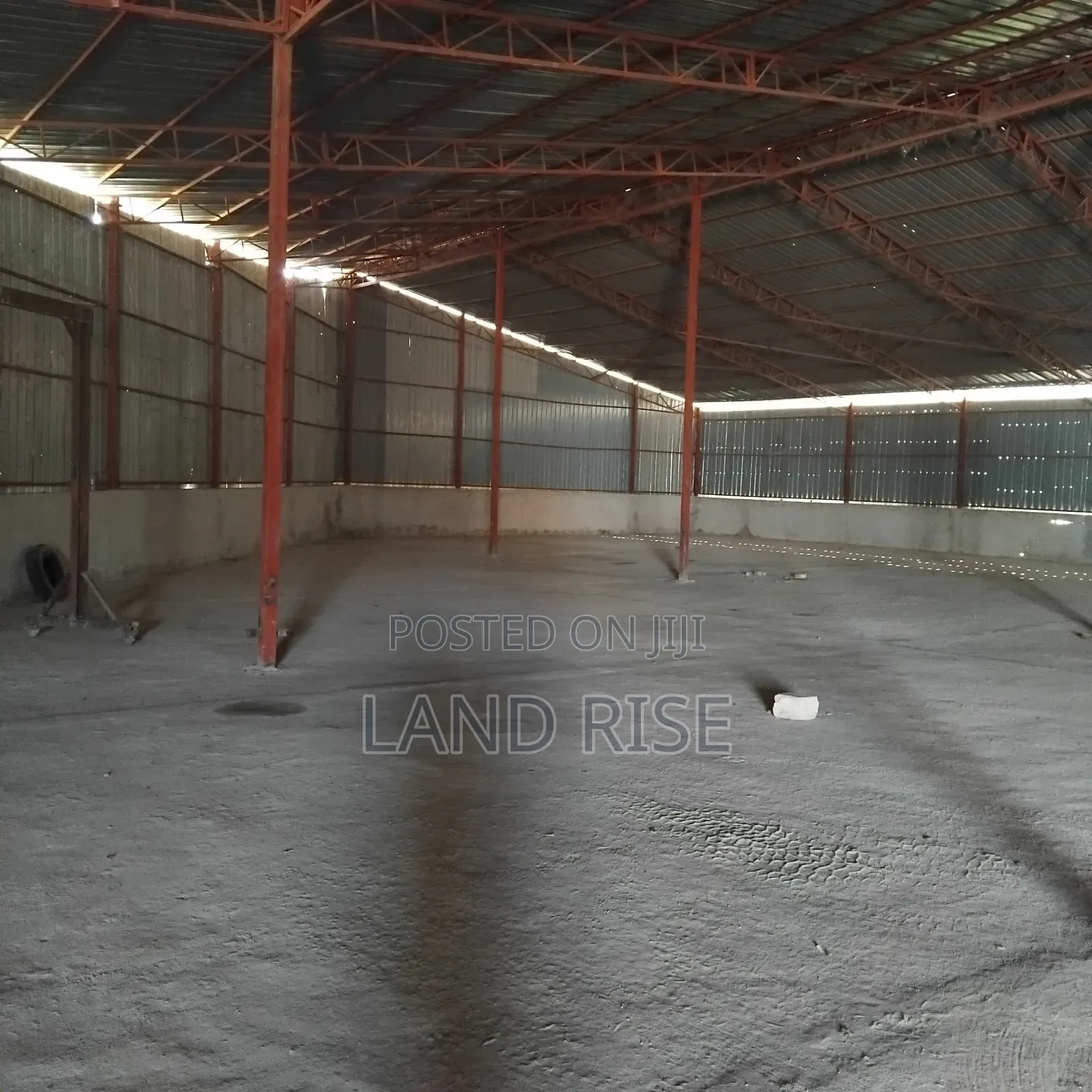  SQM Warehouse