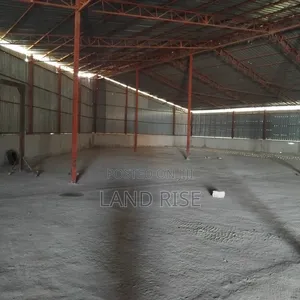  SQM Warehouse