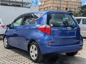 Toyota Ractis 2010 Blue